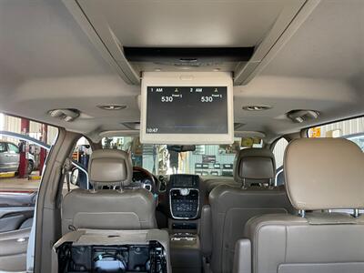 2016 Chrysler Town and Country Limited Platinum - Photo 19 - Saint Louis, MI 48880-9800