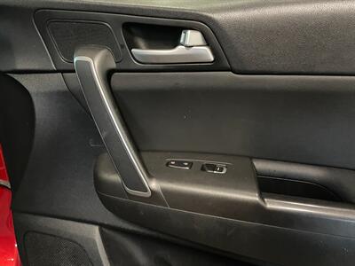 2020 Kia Sportage S - Photo 24 - Saint Louis, MI 48880-9800