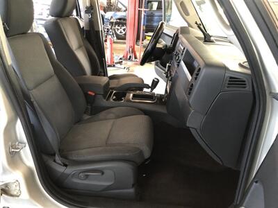 2008 Jeep Commander Sport   - Photo 16 - Saint Louis, MI 48880-9800
