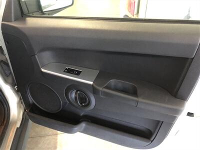 2008 Jeep Commander Sport   - Photo 20 - Saint Louis, MI 48880-9800