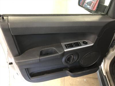 2008 Jeep Commander Sport   - Photo 19 - Saint Louis, MI 48880-9800