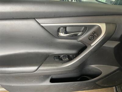2016 Nissan Altima 2.5 SV - Photo 25 - Saint Louis, MI 48880-9800