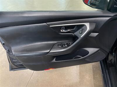 2016 Nissan Altima 2.5 SV - Photo 24 - Saint Louis, MI 48880-9800