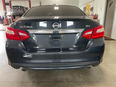 2016 Nissan Altima 2.5 SV - Photo 8 - Saint Louis, MI 48880-9800