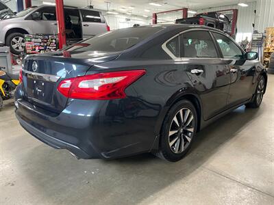 2016 Nissan Altima 2.5 SV - Photo 4 - Saint Louis, MI 48880-9800