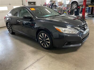 2016 Nissan Altima 2.5 SV - Photo 3 - Saint Louis, MI 48880-9800