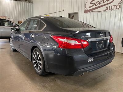 2016 Nissan Altima 2.5 SV - Photo 4 - Saint Louis, MI 48880-9800