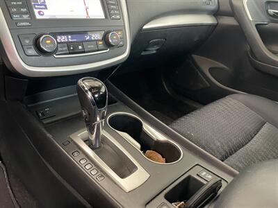 2016 Nissan Altima 2.5 SV - Photo 17 - Saint Louis, MI 48880-9800
