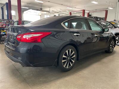 2016 Nissan Altima 2.5 SV - Photo 7 - Saint Louis, MI 48880-9800