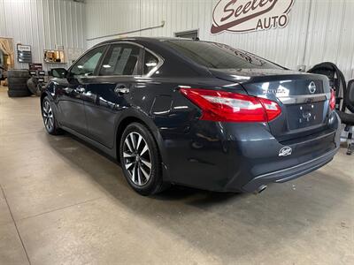 2016 Nissan Altima 2.5 SV - Photo 5 - Saint Louis, MI 48880-9800