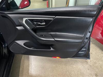 2016 Nissan Altima 2.5 SV - Photo 23 - Saint Louis, MI 48880-9800