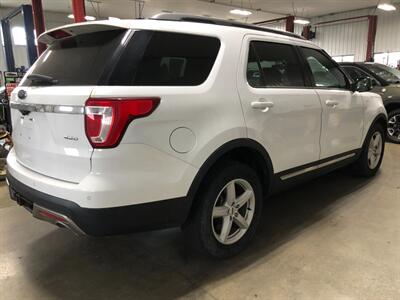 2017 Ford Explorer XLT   - Photo 6 - Saint Louis, MI 48880-9800