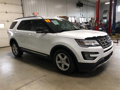 2017 Ford Explorer XLT   - Photo 5 - Saint Louis, MI 48880-9800