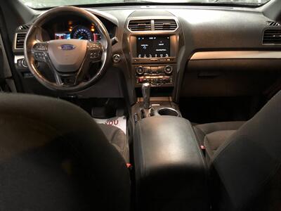 2017 Ford Explorer XLT   - Photo 8 - Saint Louis, MI 48880-9800