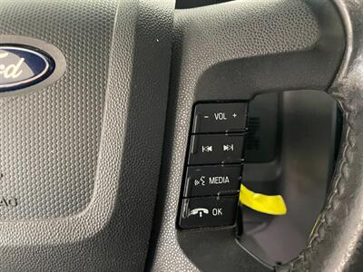 2009 Ford Escape Limited   - Photo 11 - Saint Louis, MI 48880-9800