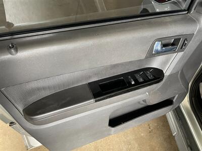 2009 Ford Escape Limited   - Photo 21 - Saint Louis, MI 48880-9800