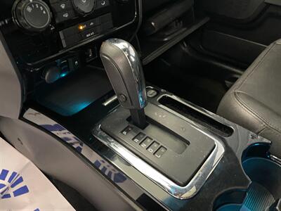 2009 Ford Escape Limited   - Photo 12 - Saint Louis, MI 48880-9800