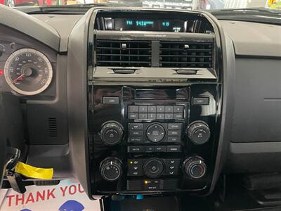 2009 Ford Escape Limited   - Photo 14 - Saint Louis, MI 48880-9800