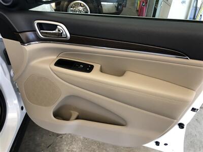 2017 Jeep Grand Cherokee Limited   - Photo 21 - Saint Louis, MI 48880-9800