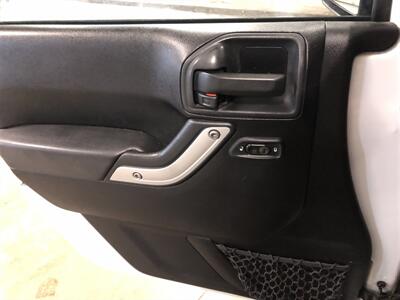 2012 Jeep Wrangler Sahara   - Photo 12 - Saint Louis, MI 48880-9800