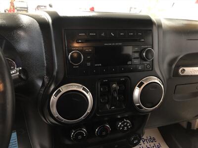 2012 Jeep Wrangler Sahara   - Photo 13 - Saint Louis, MI 48880-9800