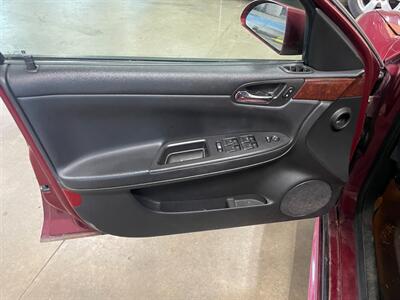 2009 Chevrolet Impala LT   - Photo 17 - Saint Louis, MI 48880-9800