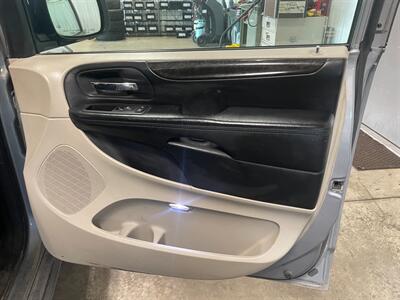 2015 Dodge Grand Caravan American Value Package   - Photo 19 - Saint Louis, MI 48880-9800