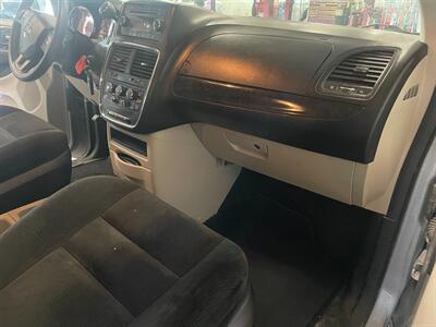 2015 Dodge Grand Caravan American Value Package   - Photo 18 - Saint Louis, MI 48880-9800