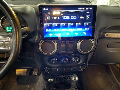 2013 Jeep Wrangler Sahara   - Photo 12 - Saint Louis, MI 48880-9800