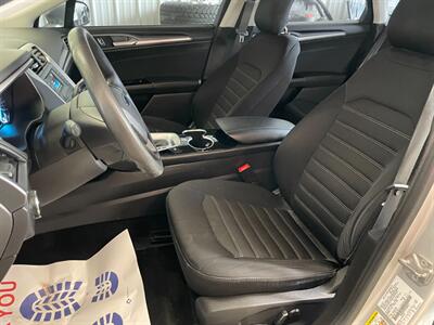 2014 Ford Fusion SE - Photo 17 - Saint Louis, MI 48880-9800