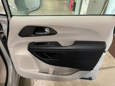 2017 Chrysler Pacifica Touring Plus - Photo 23 - Saint Louis, MI 48880-9800