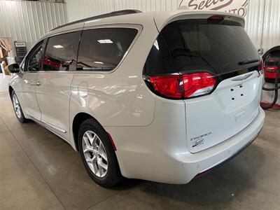 2017 Chrysler Pacifica Touring Plus - Photo 3 - Saint Louis, MI 48880-9800