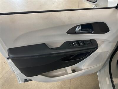 2017 Chrysler Pacifica Touring Plus - Photo 22 - Saint Louis, MI 48880-9800