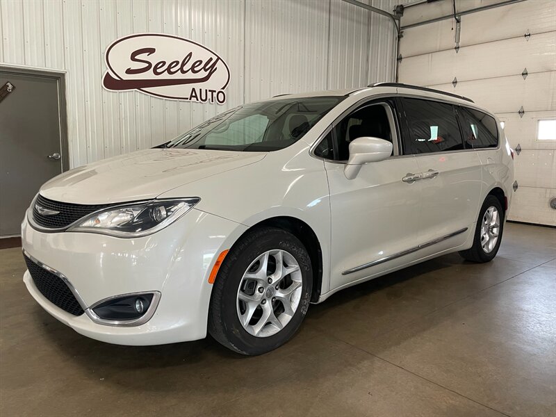 2017 Chrysler Pacifica Touring Plus   - Photo 1 - Saint Louis, MI 48880-9800