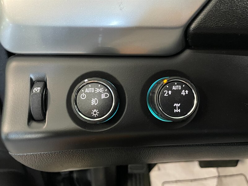 2015 Chevrolet Suburban LTZ - Photo 12 - Saint Louis, MI 48880-9800