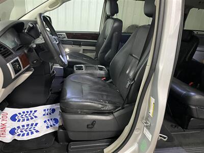 2010 Chrysler Town and Country Touring Plus   - Photo 15 - Saint Louis, MI 48880-9800