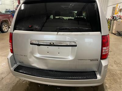 2010 Chrysler Town and Country Touring Plus   - Photo 26 - Saint Louis, MI 48880-9800