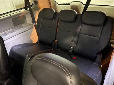 2010 Chrysler Town and Country Touring Plus   - Photo 17 - Saint Louis, MI 48880-9800