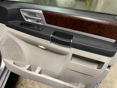 2010 Chrysler Town and Country Touring Plus   - Photo 22 - Saint Louis, MI 48880-9800