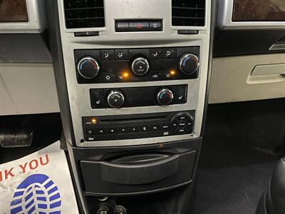 2010 Chrysler Town and Country Touring Plus   - Photo 13 - Saint Louis, MI 48880-9800