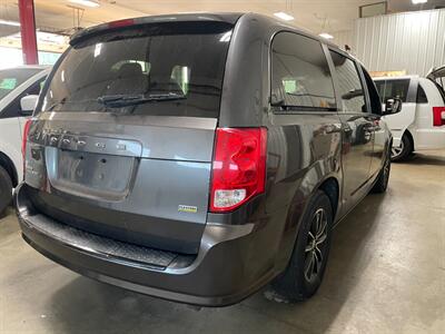 2018 Dodge Grand Caravan SE - Photo 6 - Saint Louis, MI 48880-9800