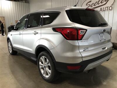 2019 Ford Escape SE   - Photo 3 - Saint Louis, MI 48880-9800