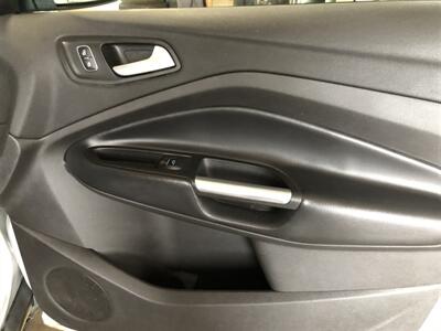 2019 Ford Escape SE   - Photo 22 - Saint Louis, MI 48880-9800