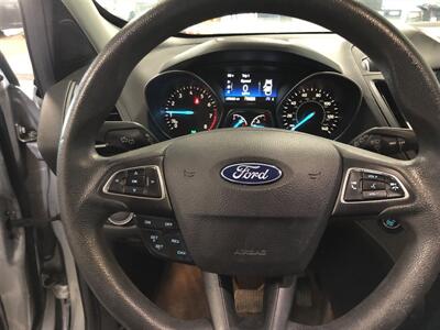 2019 Ford Escape SE   - Photo 8 - Saint Louis, MI 48880-9800