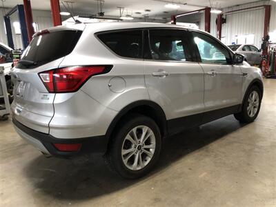 2019 Ford Escape SE   - Photo 6 - Saint Louis, MI 48880-9800