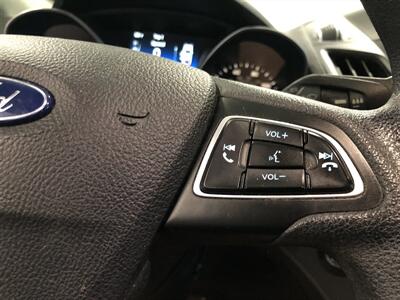 2019 Ford Escape SE   - Photo 10 - Saint Louis, MI 48880-9800