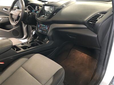 2019 Ford Escape SE   - Photo 20 - Saint Louis, MI 48880-9800