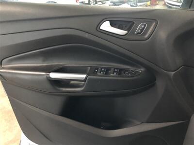 2019 Ford Escape SE   - Photo 21 - Saint Louis, MI 48880-9800