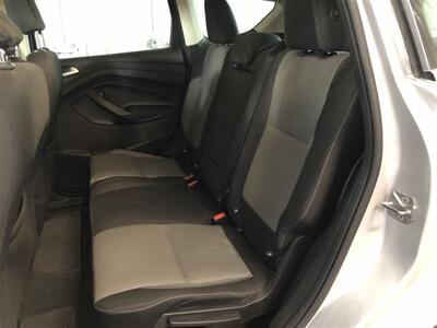 2019 Ford Escape SE   - Photo 17 - Saint Louis, MI 48880-9800