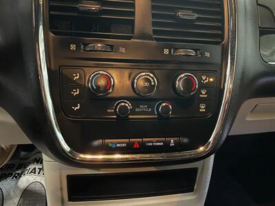 2015 Dodge Grand Caravan American Value Package   - Photo 15 - Saint Louis, MI 48880-9800